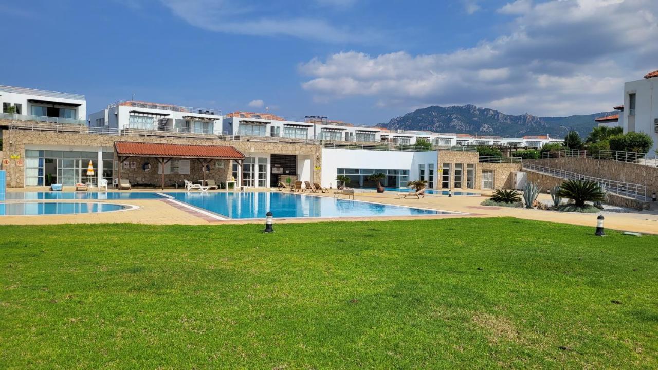 Sea And Mountain View Beachfront Penthouse Yali Екстер'єр фото