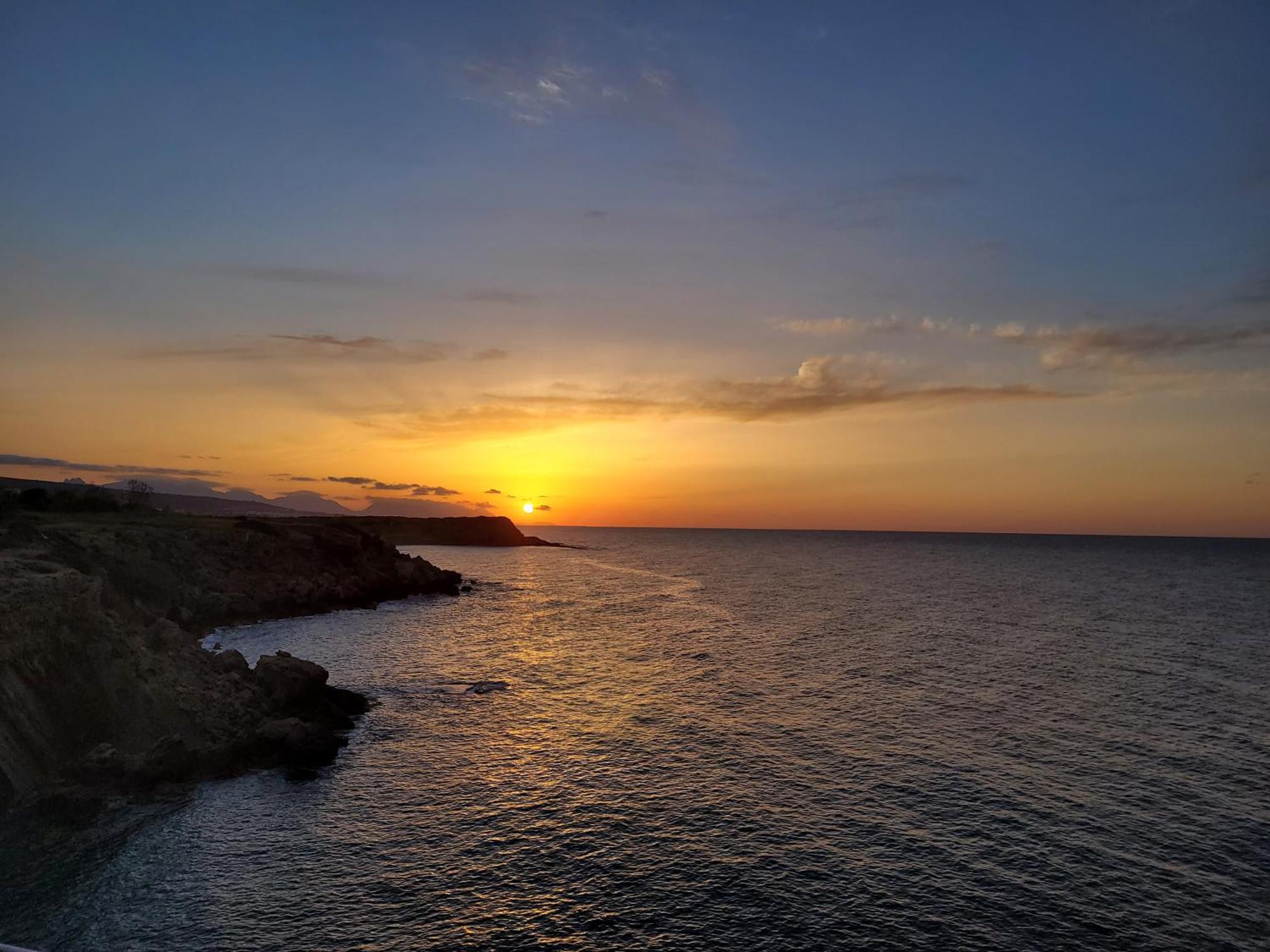 Sea And Mountain View Beachfront Penthouse Yali Екстер'єр фото